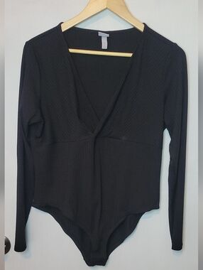 Black Long Sleeve V-Neck Ribbed Bodysuit